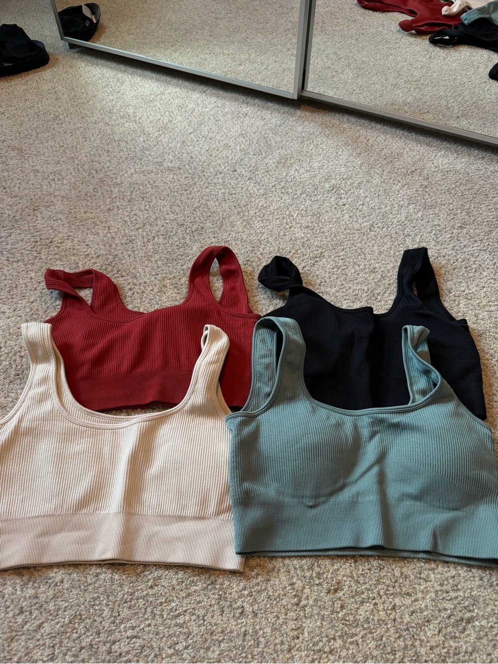 Set of 4 Cropped tank